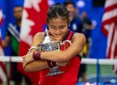 Vô địch Mỹ mở rộng, Raducanu bỏ túi gấp 10 lần tiền thưởng Wimbledon ảnh 2 'Bông hồng lai' Anh quốc đăng quang ngày Mỹ tưởng niệm sự kiện 11-9