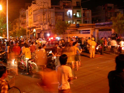 Mang bom xăng đi đòi nợ, tự thành đuốc sống ảnh 1 Mang bom xăng đi đòi nợ, tự thành đuốc sống ảnh 1