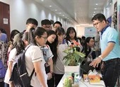 'Chu du' vòng quanh thế giới ngay trong sân trường ảnh 11 Học sinh lớp 12 trải nghiệm một ngày làm sinh viên ĐH Quốc tế