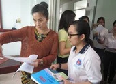 Xét tuyển bằng học bạ “hút” thí sinh, phụ huynh ảnh 7 Ào ạt thí sinh thi đánh giá năng lực
