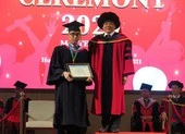 Chuyện của cậu sinh viên bại liệt tốt nghiệp đại học loại giỏi ảnh 6 Bộ ba cùng họ Phan được vinh danh thủ khoa tại lễ tốt nghiệp