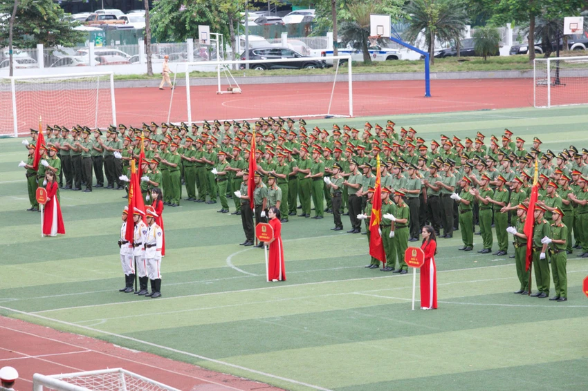 Gần 500 cán bộ, chiến sĩ Công an Hà Nội tham gia hội thi điều lệnh, quân sự, võ thuật