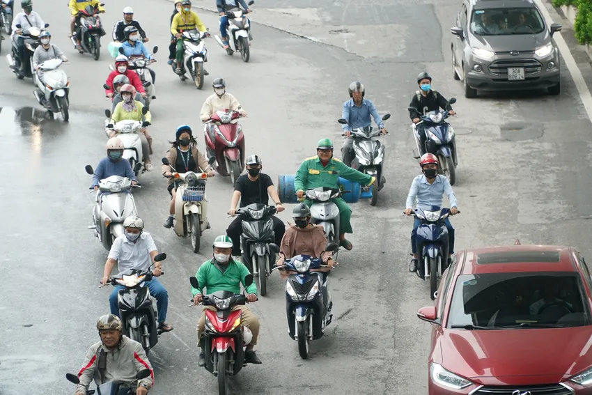 Đợt này, mặc dù nhiệt độ ngoài trời không giảm quá sâu, nhưng cũng đủ để người dân Hà Nội cảm nhận không khí lạnh. DSC02328.JPG