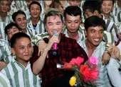 Đàm Vĩnh Hưng gửi quà cho các y bác sĩ chống dịch COVID-19 ảnh 6 Đàm Vĩnh Hưng giúp phạm nhân thực hiện tâm nguyện suốt 20 năm