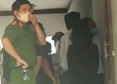 Nóng: Không khởi tố vụ án ông Bùi Quang Tín rơi lầu ảnh 6 Công an phong tỏa, kiểm tra lại hiện trường vụ tiến sĩ Tín