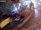 Hố sâu được rào lưới sau khi người và xe rơi xuống ảnh 3 Bình Chánh: Xe máy sụp hố sâu hơn 3m, thanh niên trọng thương