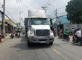 Ô tô tải cuốn xe máy vào gầm, một người tử vong ở Bình Tân ảnh 2 1 thanh niên bị cuốn vào gầm xe container tử vong
