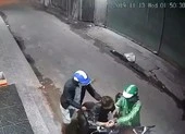 Từ vụ trộm, 2 kẻ cướp gí dao, cướp xe Vespa 1 năm trước bị bắt ảnh 4 Tài xế mặc áo Grab chở đồng bọn gí dao cướp xe máy ở Bình Tân
