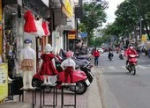 Clip 2 phụ nữ ở Tân Phú bị đánh: Lý do là giành chỗ bán hàng ảnh 4 Cận cảnh vỉa hè bị lấn chiếm ở TP.HCM
