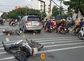 Công an truy tìm nhóm cướp giật ở quận 4 ảnh 1 Nghi nhóm cướp giật tông xe liên hoàn