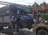 Bình Tân: Xe Exciter tông SH, người đàn ông chết tại chỗ ảnh 3 Người dân hô hoán giải cứu phụ xe mắc kẹt sau tai nạn