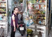 Quận 8: Thuê người tạt mắm tôm để đòi nợ với giá 5 triệu đồng ảnh 5 Vụ tạt sơn 6 lần trong 2 tháng: Nạn nhân lại bị đe dọa