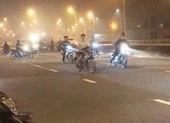 Công an giải tán nhóm tụ tập chạy xe, gây rối ảnh 1 Quái xế quậy tưng vùng ven TP.HCM