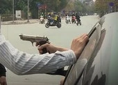 Củ Chi: Mâu thuẫn tiền bạc, rút súng bắn con nợ ảnh 2 TP.HCM: Đi ô tô nổ súng vào nhóm thanh niên đứng ven quốc lộ