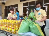 UBND phường tổ chức 'siêu thị' bình ổn, bán giá gốc ở quận 12 ảnh 16 Người nghèo ứa nước mắt khi nhận quà từ gian hàng 0 đồng ở quận 12