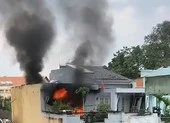 Xe tải lật, quốc lộ 1 qua quận 12 ùn ứ ảnh 4 Cháy nhà 3 tầng kèm các tiếng nổ ở quận 10