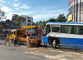 Bắt nam thanh nhiên cướp túi xách trước tiệm làm tóc ảnh 4 Gò Vấp: Xe đưa rước nhân viên tông văng dải phân cách