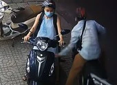 Nhà 1 hộ dân ở quận Tân Phú bị khủng bố bằng sơn đỏ, mắm tôm ảnh 6 Cướp giật laptop, đi mở khóa mật khẩu thì bị đặc nhiệm bắt
