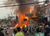 1 tài xế nhặt ví khi dự sự kiện ở Trung tâm báo chí TP.HCM ảnh 2 Ô tô cháy sém sau hỏa hoạn từ trạm điện đường Phạm Hùng