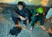 Thoát chết thần kỳ khi bị tông, kẹp giữa 2 xe tải trong tai nạn liên hoàn ảnh 5 Cướp giật bị dân vây bắt ở Tân Bình