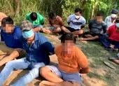 Bắt đường dây sản xuất tiêu thụ tiền giả, thu lựu đạn, hung khí ảnh 5 Hàng chục người trong sới gà ở quận Bình Tân bỏ chạy khi bị công an vây