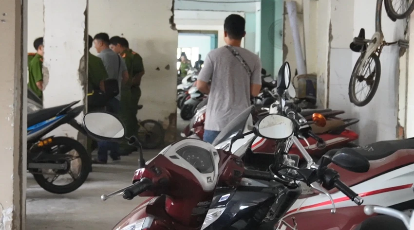Công an tạm giữ tất cả các xe không rõ nguồn gốc để tiến hành xác minh, xử lý. Ảnh: CA cong-an-tam-giu-hang-tram-xe-may-tiem-cam-do-2.jpg