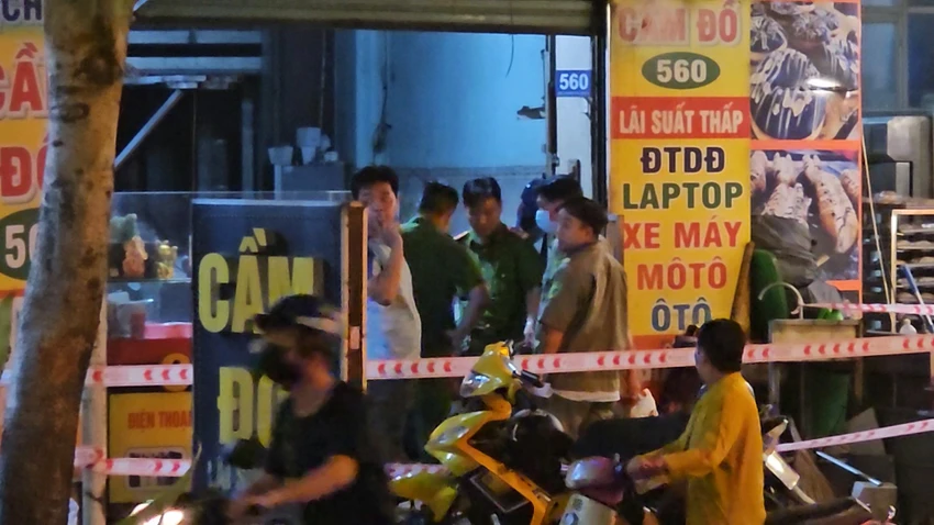 The pawnshop owner's younger brother was stabbed to death in Binh Tan