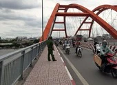 Cự cãi trong lúc ăn tối, 2 vợ chồng nhảy sông Sài Gòn ảnh 3 Người đàn ông để lại sổ khám bệnh nhảy cầu Bình Lợi