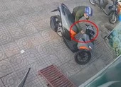 Xe mất trộm ở TP.HCM được rao bán qua Facebook tại Sóc Trăng ảnh 3 Camera ghi hình kẻ trộm bẻ khóa xe trong 3 giây ở Thủ Đức
