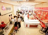 Vì sao ngân hàng Úc dự báo giá vàng sẽ rớt mạnh? ảnh 1 Giá vàng 'đi tàu lượn' khiến người mua mất tiền nhanh