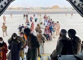 Máy bay Mỹ không kích nổ tung một xe chở bom chạy đến sân bay Kabul ảnh 5 Nhà Trắng: Mỹ bước vào giai đoạn nguy hiểm nhất của việc di tản ở Afghanistan