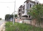 Nhà phố, biệt thự đổ về vùng ven: Liệu có bỏ hoang? ảnh 2 Hàng chục biệt thự tiền tỉ bị bỏ hoang ở Nhơn Trạch