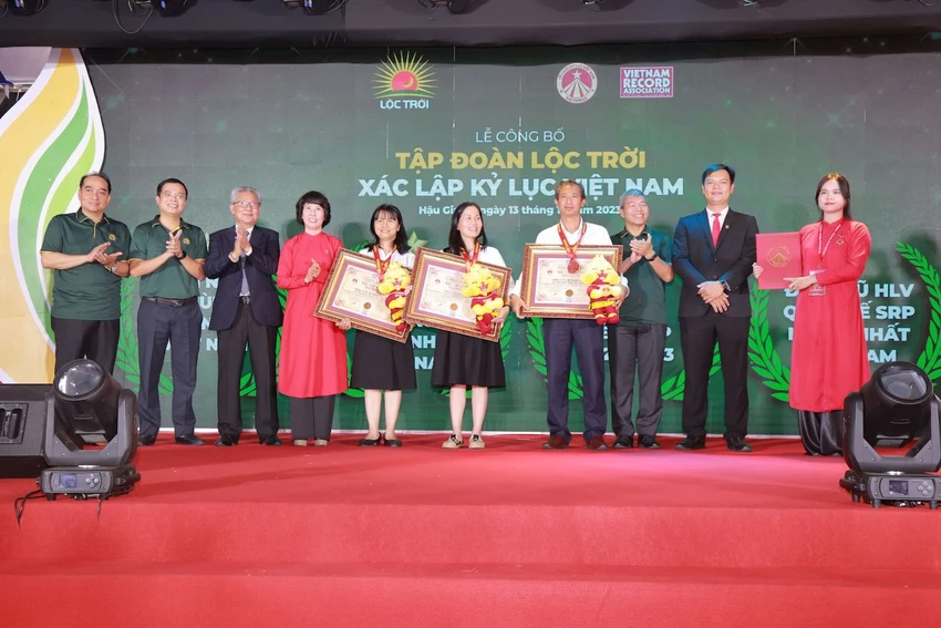 Công ty CP tập đoàn Lộc Trời vừa chính thức xác lập 3 kỷ lục Việt Nam. ky-luc-Viet-Nam.jpg