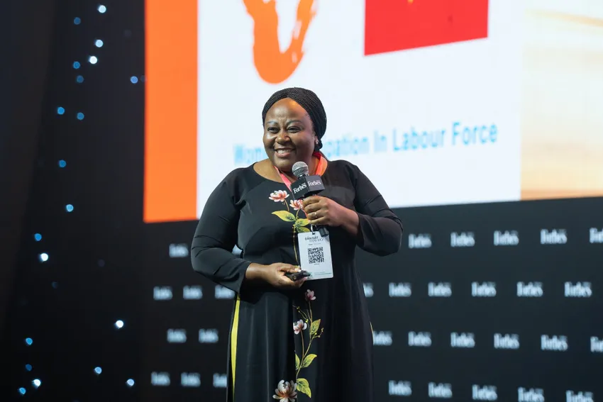Bà Caroline Nyamayemombe, quyền trưởng đại diện UN Women chia sẻ về tỉ lệ nữ giới trong lực lượng lao động ở Việt Nam. Ảnh: NHƯ QUỲNH nữ giới