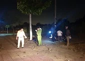 Ô tô bán tải va chạm xe máy, 1 thanh niên tử vong ở Bình Thuận ảnh 2 Đâm xe máy vào gốc cây ven đường, thanh niên 20 tuổi qua đời tại chỗ
