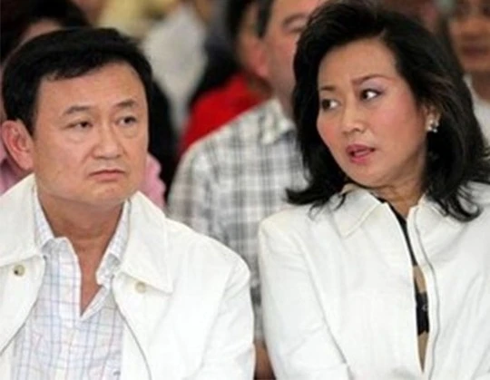 Đi mua sắm, vợ cũ ông Thaksin bị người biểu tình rượt đuổi ảnh 1 Đi mua sắm, vợ cũ ông Thaksin bị người biểu tình rượt đuổi ảnh 1
