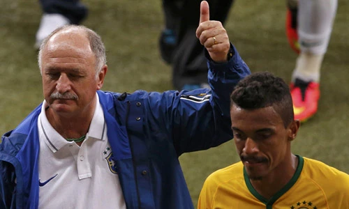 Scolari nhận toàn bộ trách nhiệm về bản thân khi đội nhà thất bại. Ảnh: Reuters. ảnh 2 2-8470-1404873504.jpg