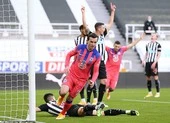 Ghi bàn tranh cãi nhờ VAR, Real Madrid vẫn không thắng ảnh 8 Hạ Newcastle, Chelsea lên ngôi đầu bảng Premier League
