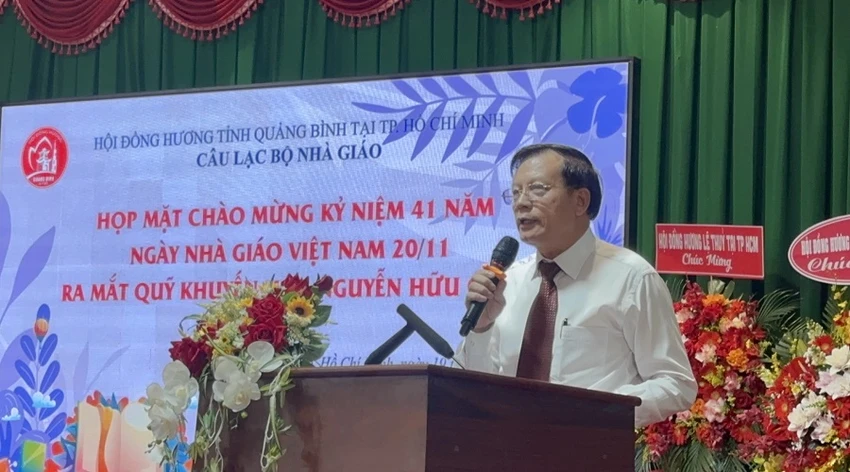 Ông Mai Xuân Bình, Chủ tịch Hội đồng hương Quảng Bình, đã gửi lời chúc mừng đến 200 nhà giáo thuộc Câu lạc bộ (CLB) Nhà giáo Quảng Bình tại TP.HCM. Ảnh: P.ĐIỀN