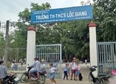 Thông tin mới vụ phụ huynh xông vào trường đánh cô giáo ảnh 1 Phụ huynh xông vào trường đánh cô giáo tiểu học nhập viện