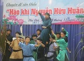 Nam sinh gây bất ngờ khi hát cải lương trong chuyên đề Ngữ văn ảnh 3 Hào hứng xem diễn Thủ Khoa Huân tại ngôi trường mang tên ông