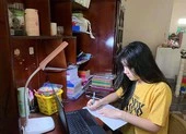 Sở GD&ĐT TP.HCM đề xuất hỗ trợ thiết bị học online cho hơn 72.000 HS ảnh 2 Ngày đầu học trực tuyến: Khó đăng nhập vì mạng chập chờn