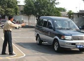 Bộ Công an đề xuất: Người học lái xe được tự học lý thuyết ảnh 2 Rút thời hạn bằng lái xe còn 5 năm: Không hợp lý