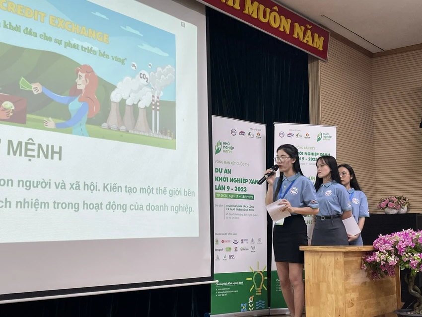 Các bạn trẻ TP.HCM tham gia giới thiệu sàn giao dịch tín chỉ carbon ảnh 4 tin-chi.jpg