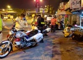 Người đàn ông say xỉn xưng chạy xe công nghệ bị CSGT xử phạt ảnh 2 Dân nhậu lăn ra ngủ khi bị CSGT kiểm tra nồng độ cồn
