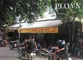 Clip côn đồ cầm gậy, ống tuýp tấn công người dân ở Nhà Bè ảnh 3 Quận 7: Cự cãi, thanh niên bán trái cây gọi côn đồ chém người