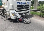 Lái xe tông vào gốc cây, một người tử vong ảnh 2 TP Thủ Đức: Xe container rẽ phải tông tử vong người đi xe máy