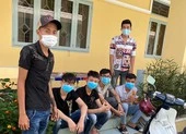 Dùng súng doạ chủ quán nhậu, bị chủ quán bắt giao cho công an ảnh 3 Triệu tập 18 thanh thiếu niên cầm hung khí rượt nhau ở quận 9