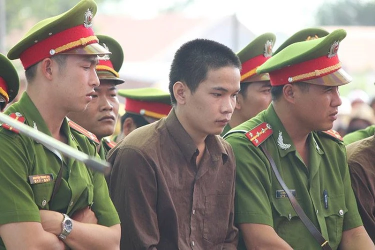 Xử vụ thảm sát Bình Phước: Dương, Tiến lãnh án tử, Thoại 16 năm tù ảnh 15 Xử vụ thảm sát Bình Phước: Dương, Tiến lãnh án tử, Thoại 16 năm tù ảnh 15