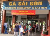 Nghỉ lễ 30/4 – 1/5 đường về Miền Tây kẹt xe kéo dài ảnh 6 Người Sài Gòn hối hả tới ga tàu đi nghỉ lễ